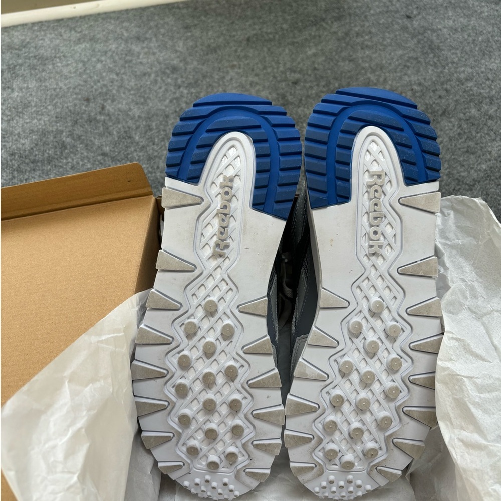 Men’s size 10 Reebok - Picture 3 of 6